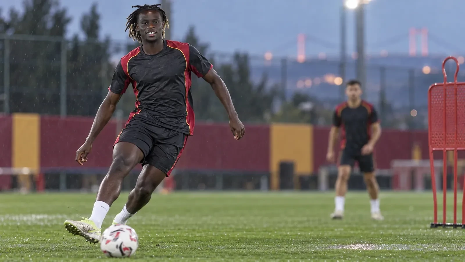 Tiền vệ Lesley Ugochukwu Galatasaray mùa 2026-27